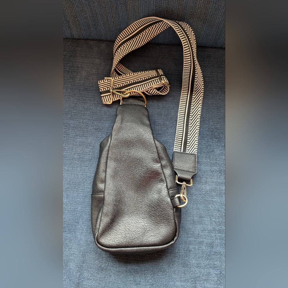 Anthropologie Urban Originals Women's Liberty Sling Crossbody Bag Black